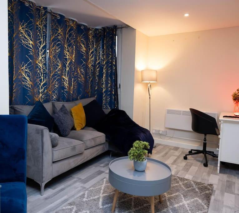 1 Bedroom-Sofabed-Worktable-4-Wifi-Parking London Exterior photo