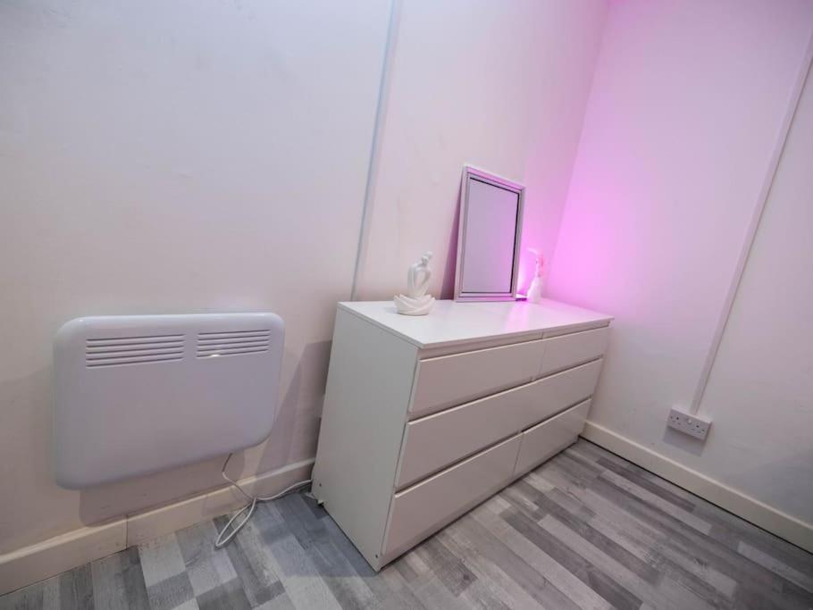 1 Bedroom-Sofabed-Worktable-4-Wifi-Parking London Exterior photo