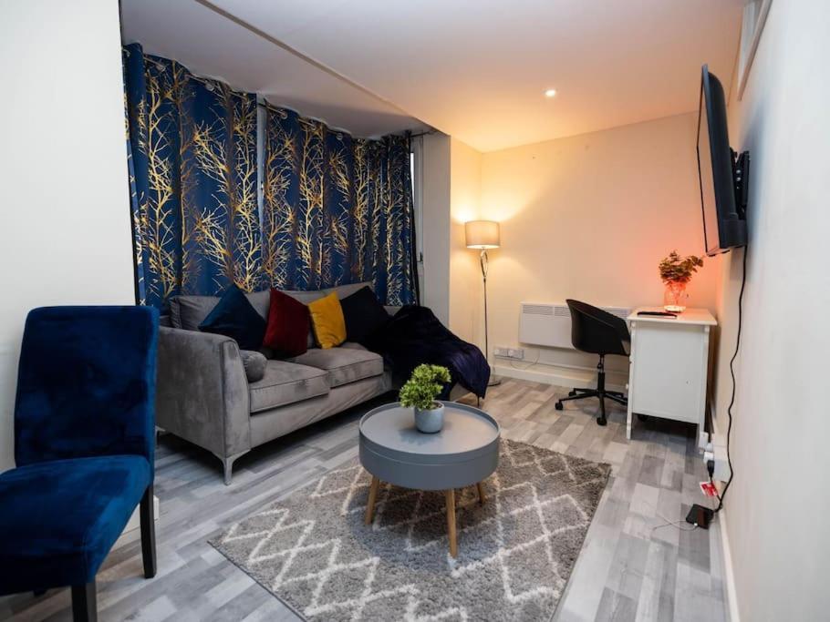 1 Bedroom-Sofabed-Worktable-4-Wifi-Parking London Exterior photo
