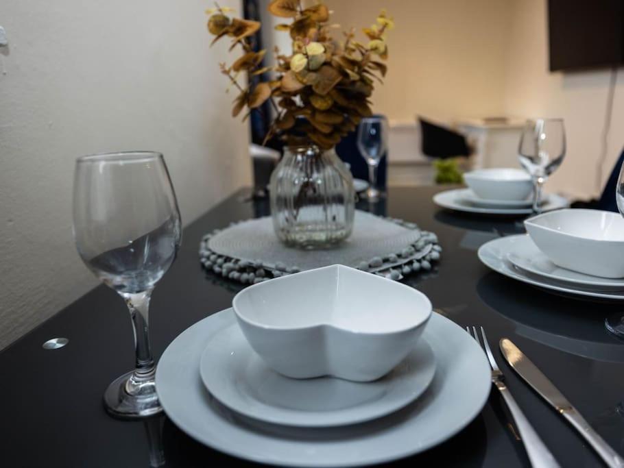 1 Bedroom-Sofabed-Worktable-4-Wifi-Parking London Exterior photo
