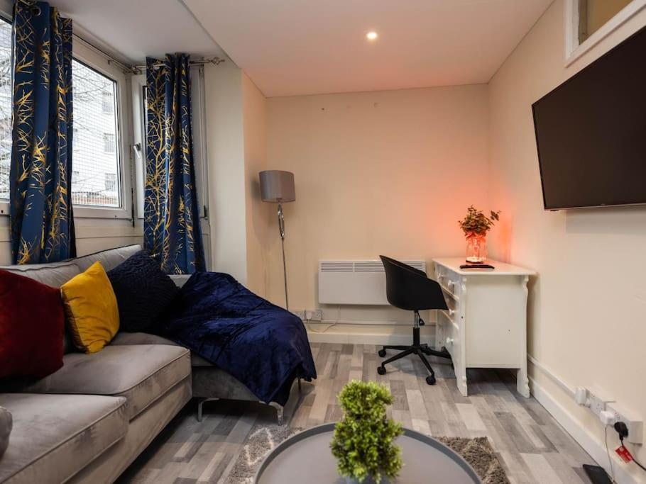 1 Bedroom-Sofabed-Worktable-4-Wifi-Parking London Exterior photo
